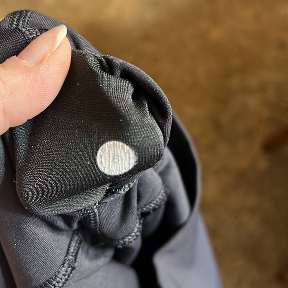 Womens Size 6 Lululemon Black full length Leggings - Picture 6 of 6